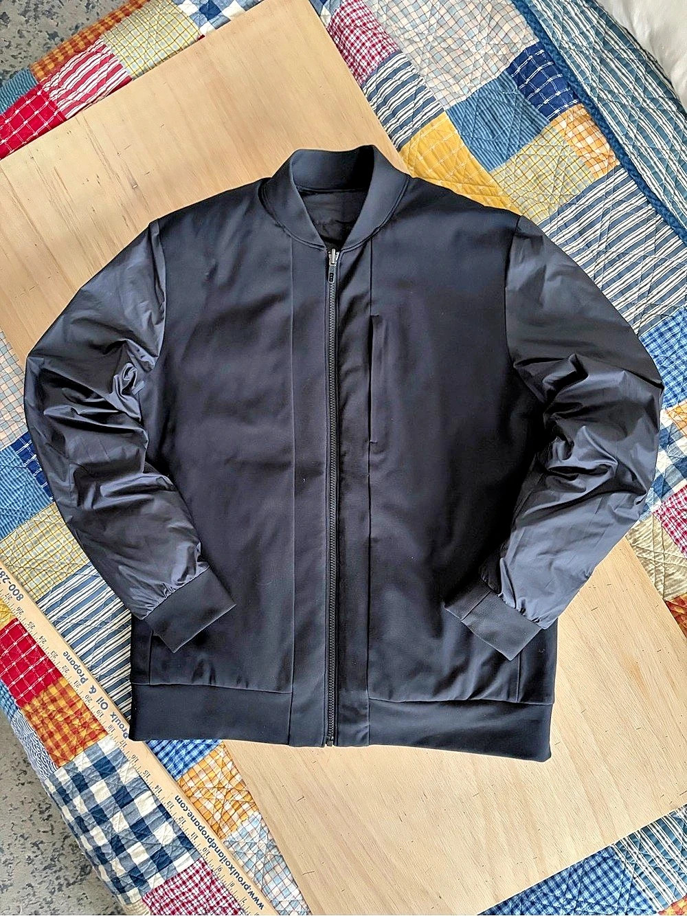lululemon Reversible Goose Down Bomber Varsity Jacket Men's Black XL